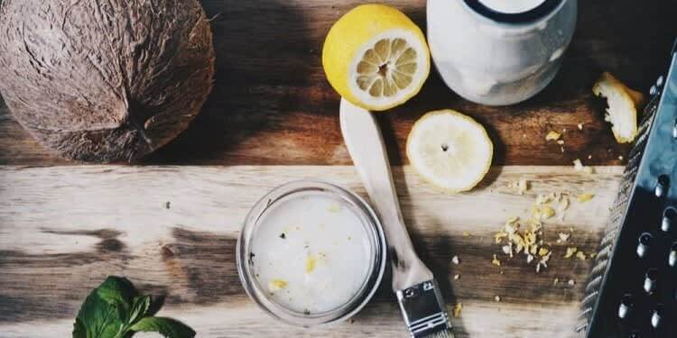 Coconut Oil & Lemon Scrub