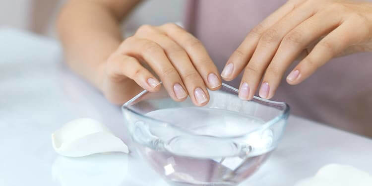 Use Ice Water to Dry Your Nails
