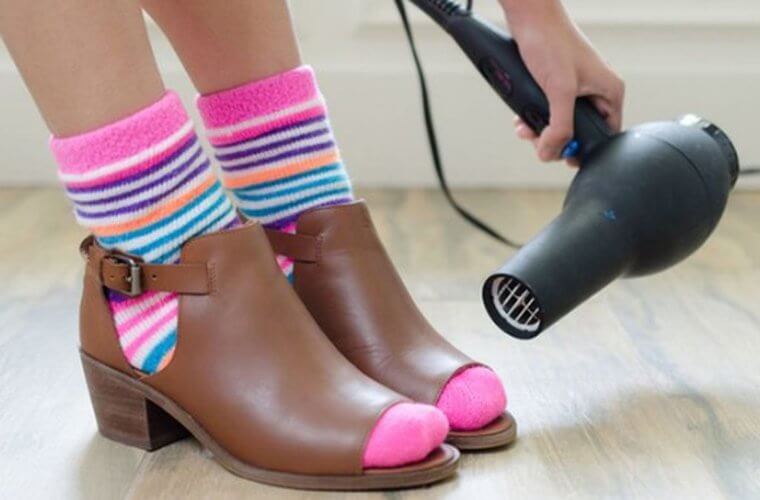 Break in Your Shoes With Thick Socks and a Blowdryer